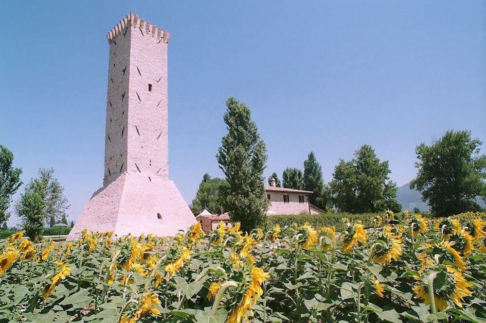 Agriturismo Le Due Torri Torre Quadrano Spello Exterior foto
